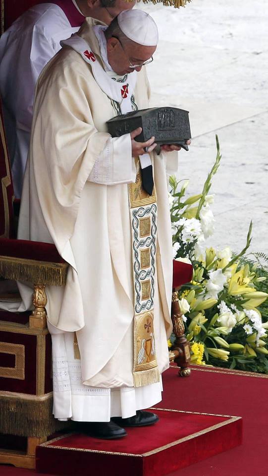 Pope Francis with Saint Peters bones